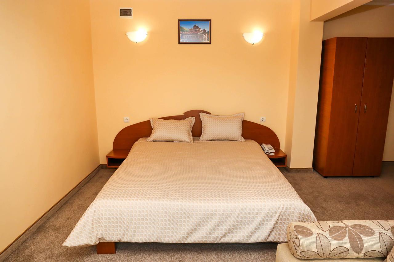 Hotel Bulgaria Kurdzhali Bagian luar foto