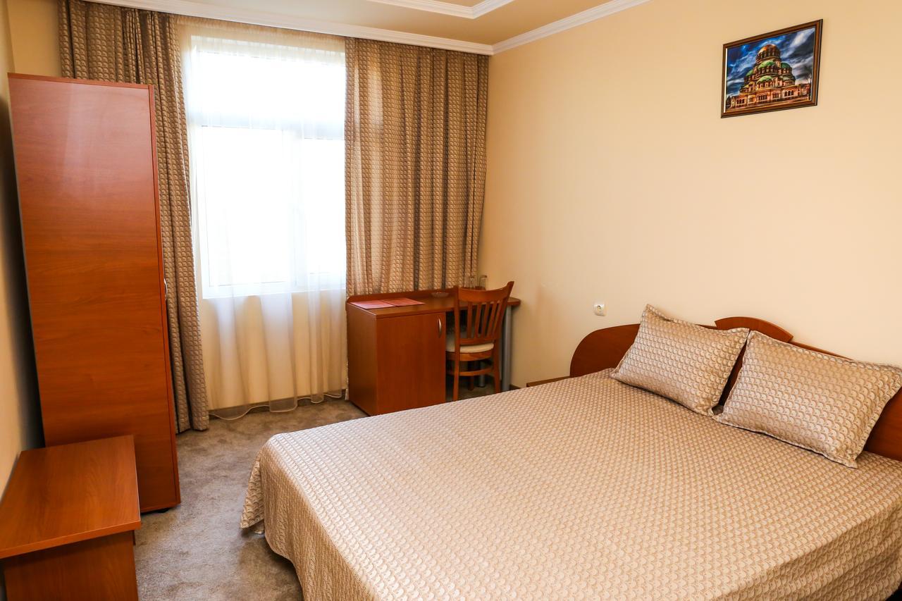 Hotel Bulgaria Kurdzhali Bagian luar foto