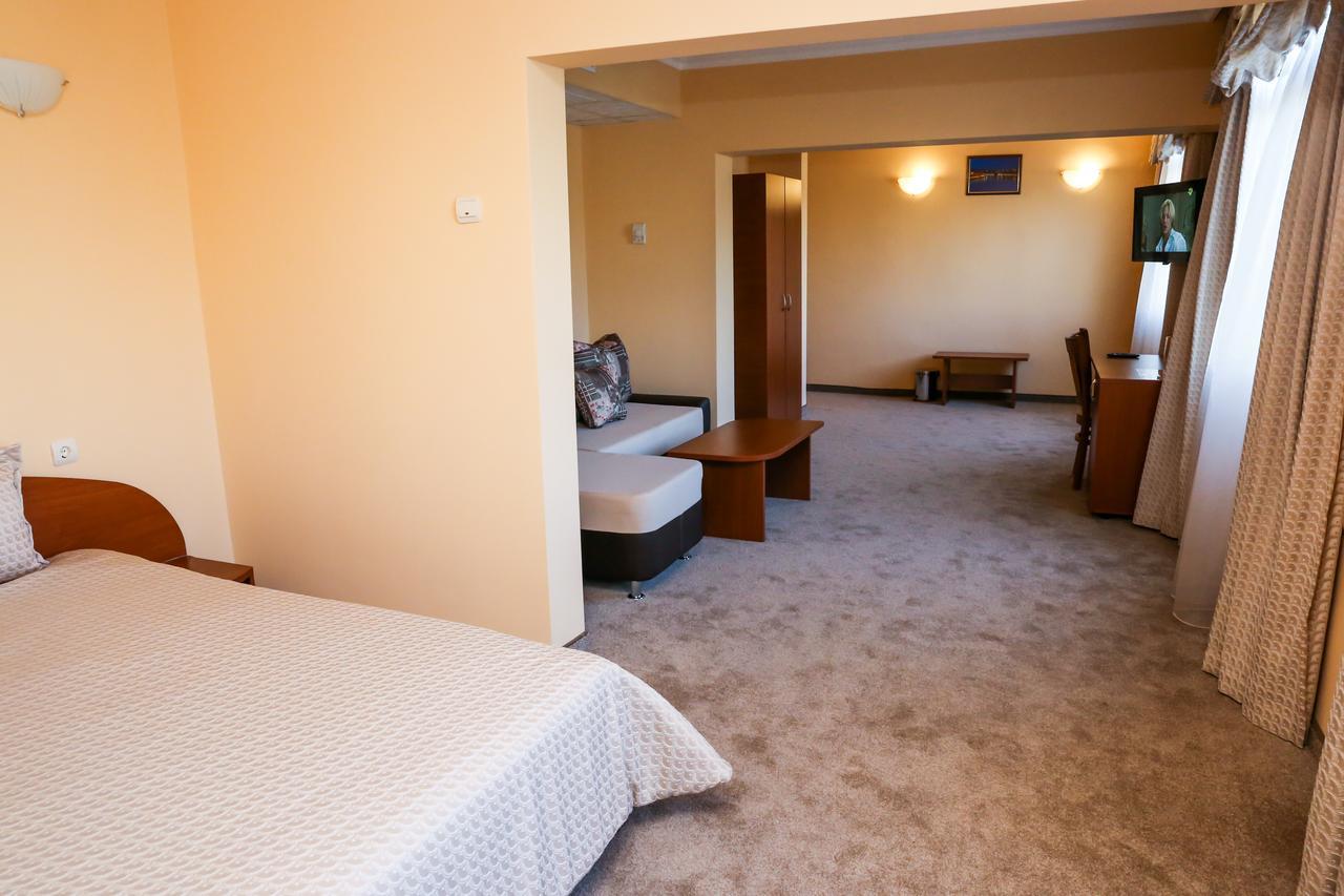 Hotel Bulgaria Kurdzhali Bagian luar foto