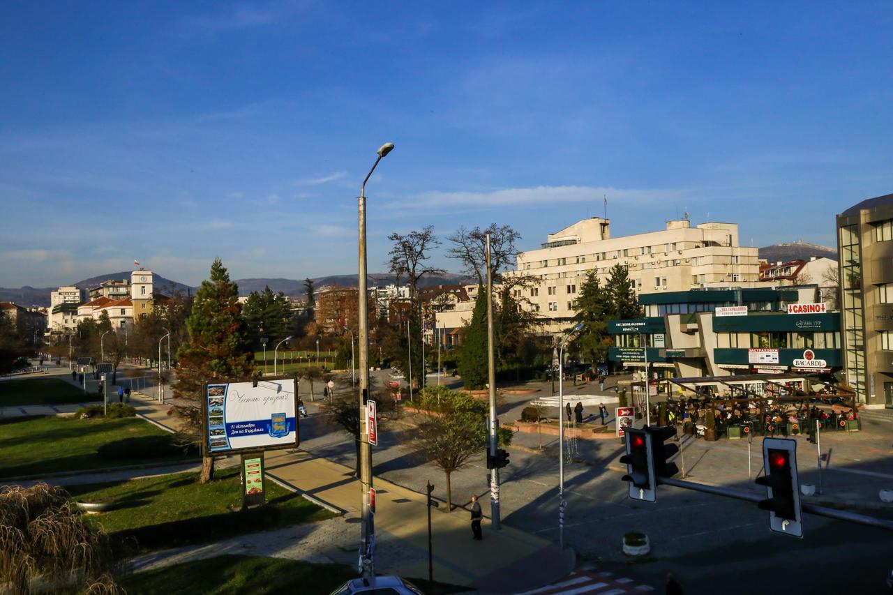 Hotel Bulgaria Kurdzhali Bagian luar foto