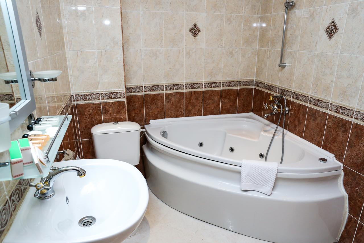 Hotel Bulgaria Kurdzhali Bagian luar foto